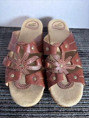 Dansko Wedges 38/7.5 Brown Serena Flower Clog Open Toe Boho Comfort Shoe
